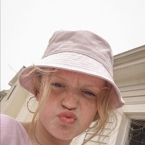 Meet your Posher, Ella